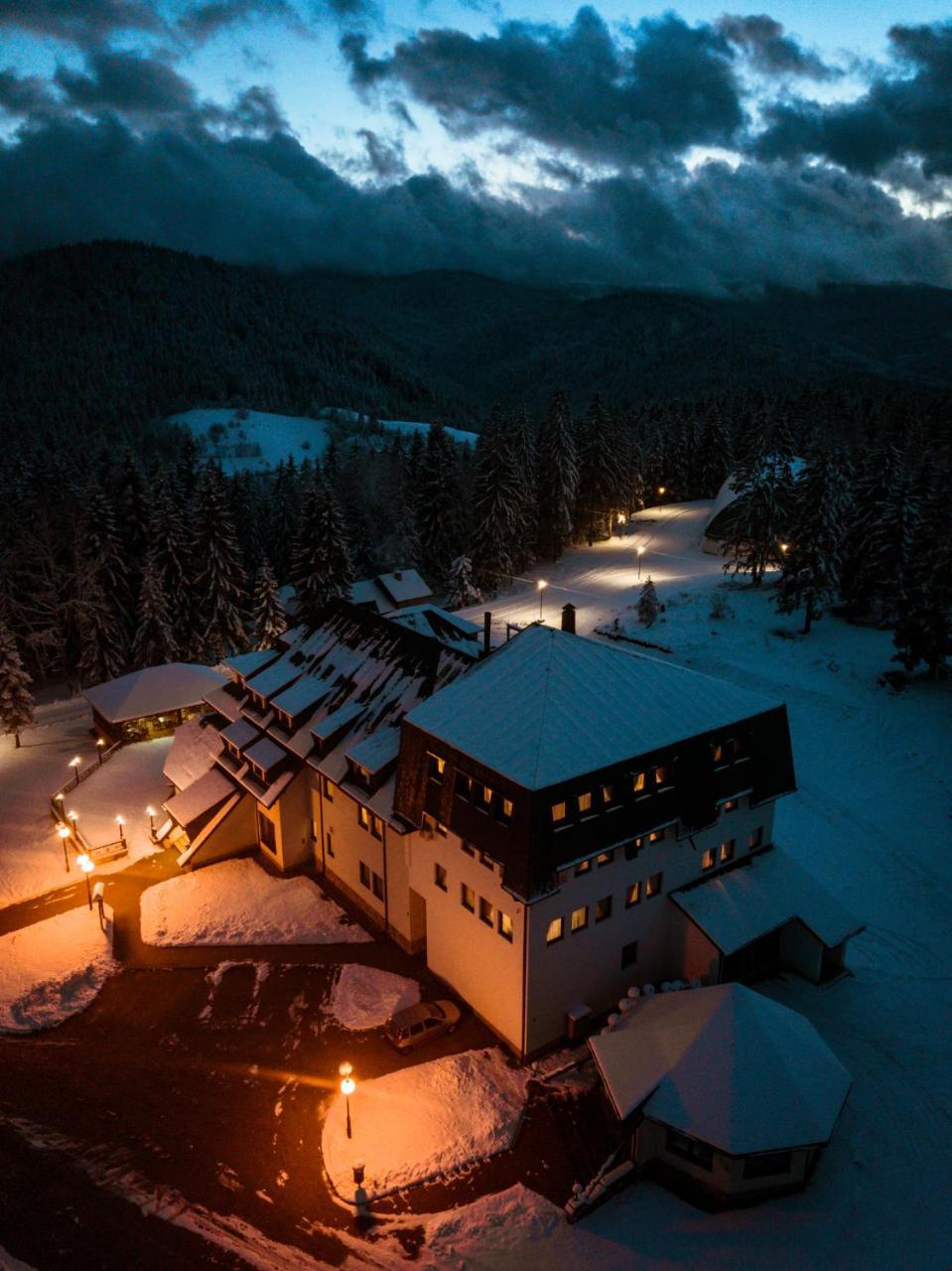 Hotel Zlatarski Zlatnik Nova Varoš Exteriör bild